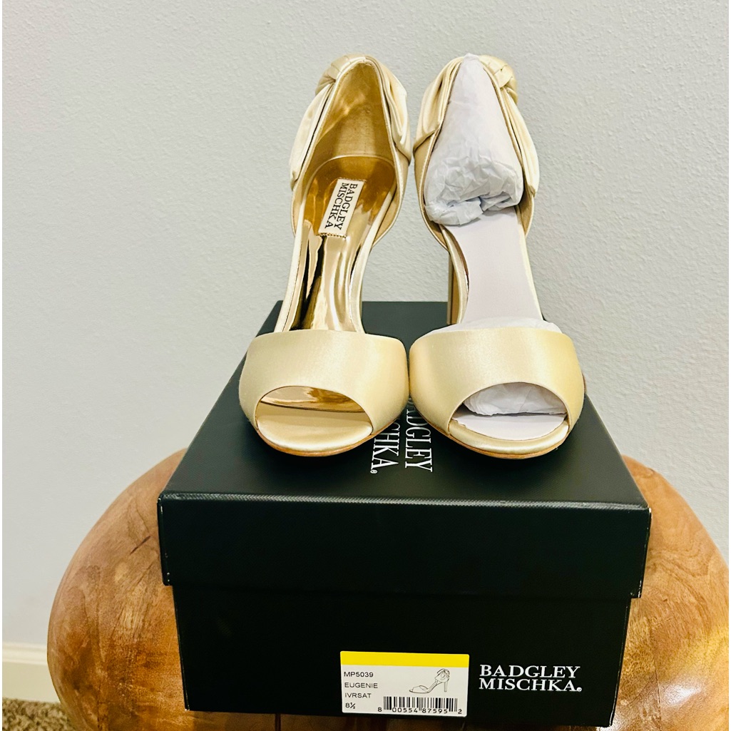 Badgley Mischka Nwt Cream/Ivory Off-White Satin Peep Toe Eugenia Pump